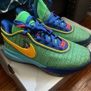 Boys Nike Lebron XX SE sz 7